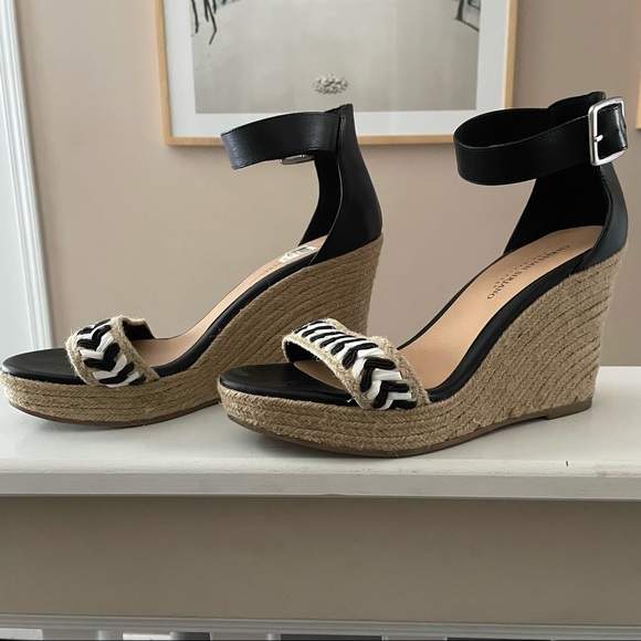 Burlap Heels - Picture 2 of 5